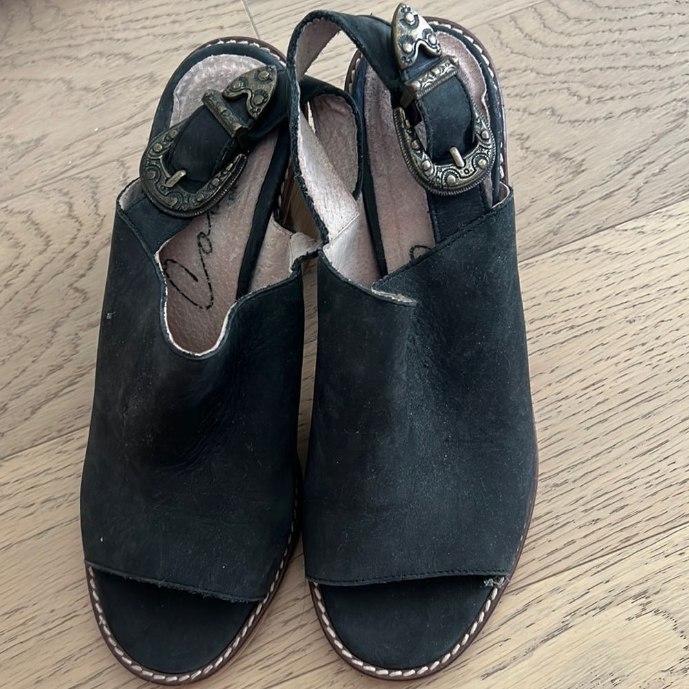 Cute black heels with buckle detail